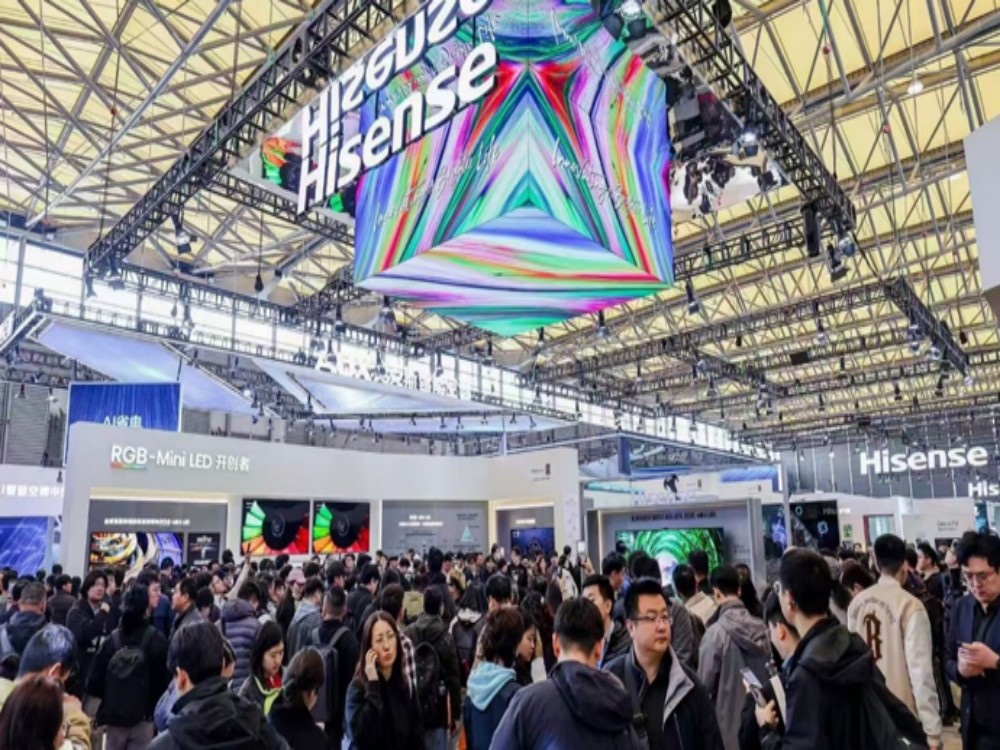 AWE2026开展三日热度不减 前沿AI科技加速走进大众生活。